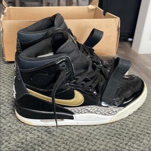 Nike Air Force Max 2013 used still good condition. Men size 9